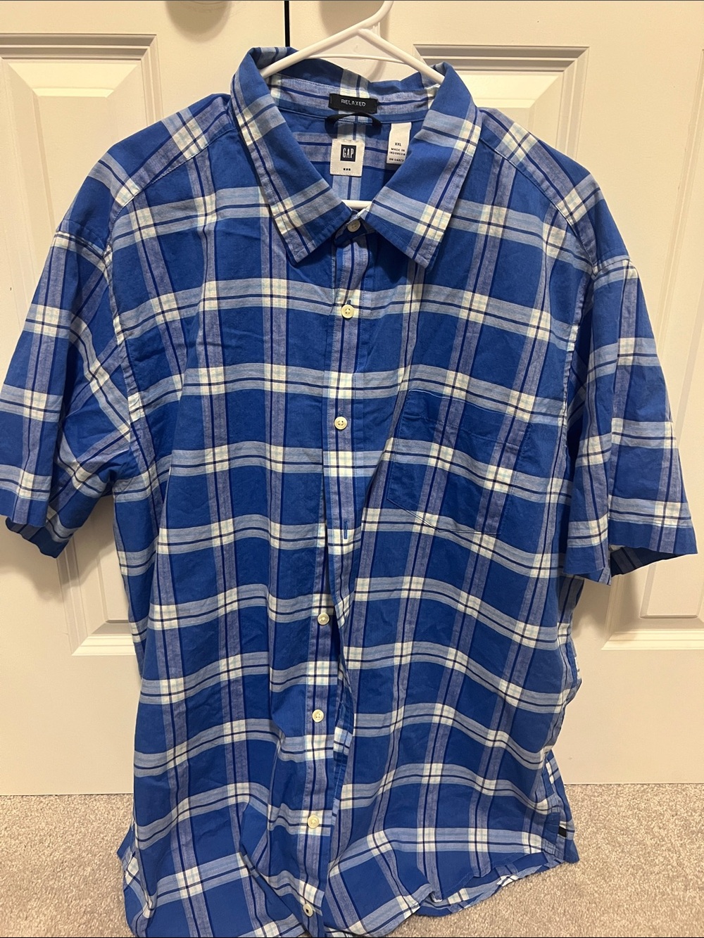 GAP Blue and White Plaid Short Sleeve Button-Down Shirt